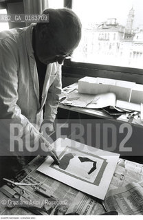 Caption: Nome: .SANTOMASO GIUSEPPE.Descrizione: .ARTE PITTORE NEL SUO STUDIO.Credit: ©Graziano Arici/Rosebud2 / Costo: .A.Nazione: .ITALIA.Cittˆ: ..Data: .1982