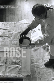 Caption: Nome: .SANTOMASO GIUSEPPE.Descrizione: .ARTE PITTORE NEL SUO STUDIO.Credit: ©Graziano Arici/Rosebud2 / Costo: .A.Nazione: .ITALIA.Cittˆ: ..Data: .1982