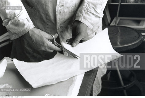 Caption: Nome: .SANTOMASO GIUSEPPE.Descrizione: .ARTE PITTORE NEL SUO STUDIO.Credit: ©Graziano Arici/Rosebud2 / Costo: .A.Nazione: .ITALIA.Cittˆ: ..Data: .1982
