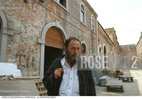Nome:.SZEEMANN HARALD.Descrizione:.CRITICO DARTE STORICO DIRETTORE DEL SETTORE ARTI VISIVE DELLA BIENNALE / ARSENALE DI VENEZIA.ART CRITIC HISTORICAL DIRECTOR OF THE BIENNALES VISUAL ARTS SECTOR  / ARSENALE OF VENICE.Credit:.Graziano Arici/Rosebud2/.Costo:.A.Nazione:.SVIZZERA.SWISS.Cittˆ:.VENEZIA.VENICE.Data:.1999