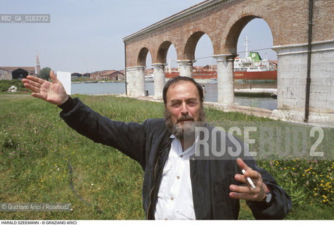 Caption: Nome:.SZEEMANN HARALD.Descrizione:.CRITICO DARTE STORICO DIRETTORE DEL SETTORE ARTI VISIVE DELLA BIENNALE / ARSENALE DI VENEZIA.ART CRITIC HISTORICAL DIRECTOR OF THE BIENNALES VISUAL ARTS SECTOR  / ARSENALE OF VENICE.Credit:.Graziano Arici/Rosebud2/.Costo:.A.Nazione:.SVIZZERA.SWISS.Cittˆ:..Data:.1999