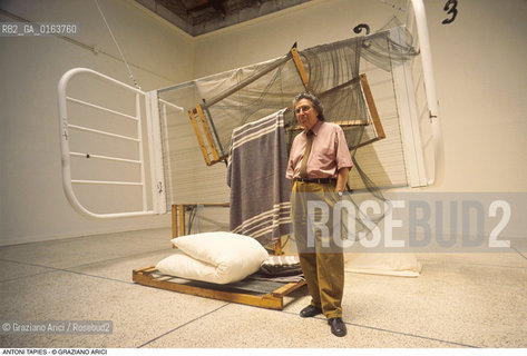 Caption: Nome: .TAPIES  ANTONI.Descrizione: .ARTE BIENNALE / LETTO.Credit: ©Graziano Arici/Rosebud2 / Costo: .A.Nazione: .SPAGNA.Cittˆ: ..Data: .1993