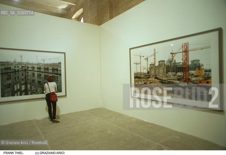 Nome:.THIEL FRANK , STADT             .Descrizione:.XLVIII ESPOSIZIONE INTERNAZIONALE DARTE LA BIENNALE DI VENEZIA / FOTOGRAFIA / OPERA DI FRANK THIEL  / ARSENALE / CITTA, BERLINO.XLVIII NTERNATIONAL ART EXHIBITION  LA BIENNALE DI VENEZIA  /  PHOTOGRAPH / WORK OF THE  FRANK THIEL / ARSENALE /  BERLINO.Credit:.Graziano Arici/Rosebud2/.Costo:.A.Nazione:.GERMANIA.GERMANY.Cittˆ:.VENEZIA.VENICE.Data:.GIUGNO 1999