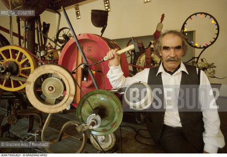 Caption: Nome: .TINGUELY JEAN.Descrizione: .ARTE / MACCHINA PALAZZO GRASSI MARTELLO RUOTA.Credit: ©Graziano Arici/Rosebud2 / Costo: .A.Nazione: .SVIZZERA.Cittˆ: ..Data: .1987