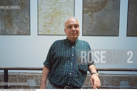 Caption: Nome:.ZACHAROPOULOS DENYS  .Descrizione:.XLVIII ESPOSIZIONE INTERNAZIONALE DARTE LA BIENNALE DI VENEZIA / IL CRITICO DARTE AL PADIGLIONE FRANCESE.XLVIII NTERNATIONAL ART EXHIBITION  LA BIENNALE DI VENEZIA  /  THE ART CRITIC  AT THE FRENCH PAVILION.Credit:.Graziano Arici/Rosebud2/.Costo:.A.Nazione:.GRECIA.GREECE.Cittˆ:..Data:.GIUGNO 1999
