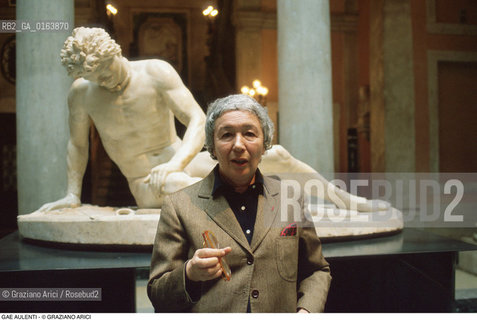 Caption: Nome: .AULENTI GAE.Descrizione: .ARCHITETTURA ARCHITETTO INDUSTRIAL DESIGNER/DURANTE LA MOSTRA SUI CELTI A PALAZZO GRASSI.Credit: ©Graziano Arici/Rosebud2 / Costo: .A.Nazione: .ITALIA.Cittˆ: ..Data: .1987