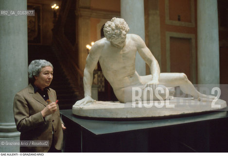 Caption: Nome: .AULENTI GAE.Descrizione: .ARCHITETTURA ARCHITETTO INDUSTRIAL DESIGNER/DURANTE LA MOSTRA SUI CELTI A PALAZZO GRASSI.Credit: ©Graziano Arici/Rosebud2 / Costo: .A.Nazione: .ITALIA.Cittˆ: ..Data: .1987