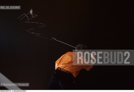 Caption: Nome: .BOTTA MARIO .Descrizione: .ARCHITETTURA ARCHITETTO/MENTRE DISEGNA.Credit: ©Graziano Arici/Rosebud2 / Costo: .A.Nazione: .SVIZZERA.Cittˆ: ..Data: .1996
