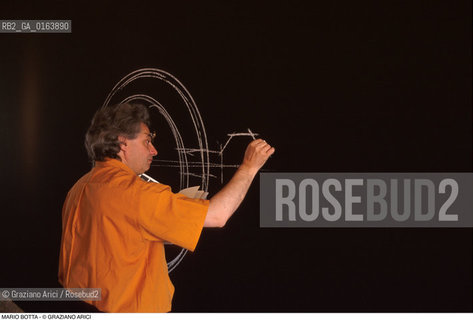 Caption:  Nome: .BOTTA MARIO .Descrizione: .ARCHITETTURA ARCHITETTO/MENTRE DISEGNA.Credit: ©Graziano Arici/Rosebud2 / Costo: A.A.Nazione: .SVIZZERA.Cittˆ: ..Data: .1996