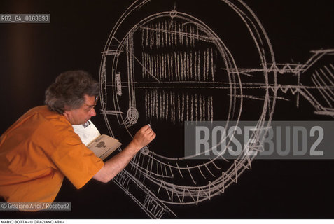 Caption:  Nome: .BOTTA MARIO .Descrizione: .ARCHITETTURA ARCHITETTO/MENTRE DISEGNA.Credit: ©Graziano Arici/Rosebud2 / Costo: .A.Nazione: .SVIZZERA.Cittˆ: ..Data: .1996