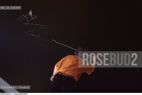 Caption: Nome: .BOTTA MARIO .Descrizione: .ARCHITETTURA ARCHITETTO/MENTRE DISEGNA.Credit: ©Graziano Arici/Rosebud2 / Costo: .A.Nazione: .SVIZZERA.Cittˆ: ..Data: .1996