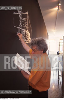 Caption: Nome: .BOTTA MARIO .Descrizione: .ARCHITETTURA ARCHITETTO/CON PLASTICO.Credit: ©Graziano Arici/Rosebud2 / Costo: .A.Nazione: .SVIZZERA.Cittˆ: ..Data: .1996