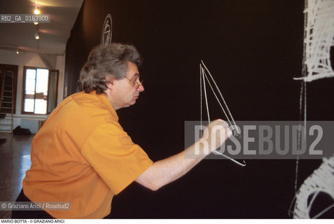 Caption: Nome: .BOTTA MARIO .Descrizione: .ARCHITETTURA ARCHITETTO/MENTRE DISEGNA.Credit: ©Graziano Arici/Rosebud2 / Costo: .A.Nazione: .SVIZZERA.Cittˆ: ..Data: .1996