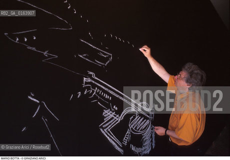 Caption: Nome: .BOTTA MARIO .Descrizione: .ARCHITETTURA ARCHITETTO/MENTRE DISEGNA.Credit: ©Graziano Arici/Rosebud2 / Costo: .A.Nazione: .SVIZZERA.Cittˆ: ..Data: .1996