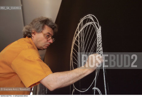 Caption: Nome: .BOTTA MARIO .Descrizione: .ARCHITETTURA ARCHITETTO/MENTRE DISEGNA.Credit: ©Graziano Arici/Rosebud2 / Costo: .A.Nazione: .SVIZZERA.Cittˆ: ..Data: .1996