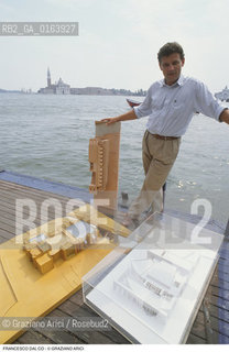 Caption: Nome: .DAL CO FRANCESCO.Descrizione: .ARCHITETTO STORICO DELLARCHITETTURA SAGGISTA/CON PLASTICI A VENEZIA.Credit: ©Graziano Arici/Rosebud2 / Costo: .A.Nazione: .ITALIA.Cittˆ: ..Data: .1990
