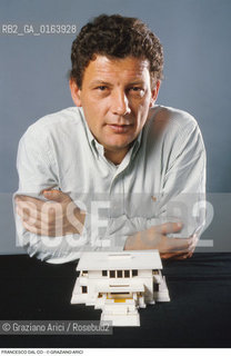 Caption: Nome: .DAL CO FRANCESCO.Descrizione: .ARCHITETTO STORICO DELLARCHITETTURA SAGGISTA/CON PLASTICO.Credit: ©Graziano Arici/Rosebud2 / Costo: .A.Nazione: .ITALIA.Cittˆ: ..Data: .1990