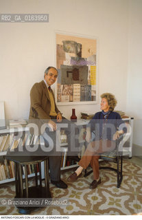 Caption: Nome: .FOSCARI ANTONIO.Descrizione: .ARCHITETTURA ARCHITETTO STORICO SAGGISTA/CON LA MOGLIE NELLA SUA CASA.Credit: ©Graziano Arici/Rosebud2 / Costo: .A.Nazione: .ITALIA.Cittˆ: ..Data: .1990