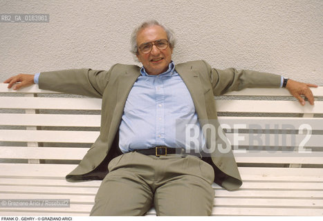 Caption: Nome: .GEHRY FRANK O ..Descrizione: .ARCHITETTURA ARCHITETTO/PANCHINA.Credit: ©Graziano Arici/Rosebud2 / Costo: .A.Nazione: .USA.Cittˆ: ..Data: .1992