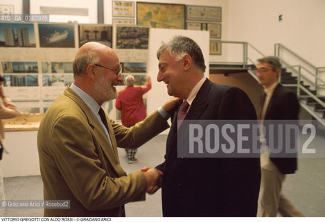 Caption: Nome: .GREGOTTI VITTORIO.Descrizione: .ARCHITETTO/CON ALDO ROSSI ALLA BIENNALE ARCHITETTURA.Credit: ©Graziano Arici/Rosebud2 / Costo: .A.Nazione: .ITALIA.Cittˆ: ..Data: .1992