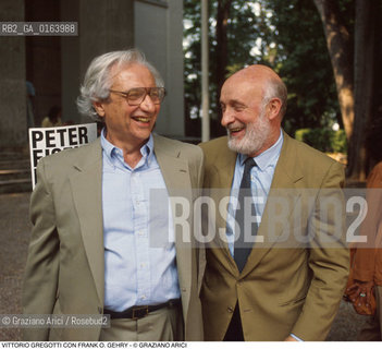 Caption: Nome: .GREGOTTI VITTORIO.Descrizione: .ARCHITETTO/CON FRANK O. GEHRY ALLA BIENNALE ARCHITETTURA.Credit: ©Graziano Arici/Rosebud2 / Costo: .A.Nazione: .ITALIA.Cittˆ: ..Data: .1992