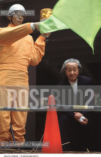 Nome: .ISOZAKI ARATA.Descrizione: .ARCHITETTO/DAVANTI IL PADIGLIONE DEL GIAPPONE ALLA BIENNALE ARCHITETTURA.Credit: ©Graziano Arici/Rosebud2 / Costo: .A.Nazione: .GIAPPONE.Cittˆ: .VENEZIA.Data: .1996.