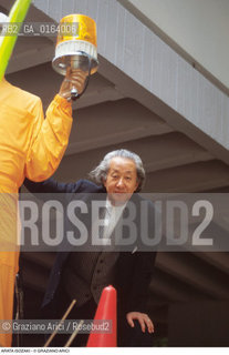 Caption: Nome: .ISOZAKI ARATA.Descrizione: .ARCHITETTO/DAVANTI IL PADIGLIONE DEL GIAPPONE ALLA BIENNALE ARCHITETTURA.Credit: ©Graziano Arici/Rosebud2 / Costo: .A.Nazione: .GIAPPONE.Cittˆ: ..Data: .1996