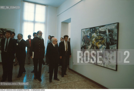 Caption: Nome: .VEDOVA EMILIO.Descrizione: .ARTE PITTORE / MOSTRA AL MUSEO CORRER / CON SANDRO PERTINI.Credit: ©Graziano Arici/Rosebud2 / Costo: .A.Nazione: .ITALIA.Cittˆ: ..Data: .1985