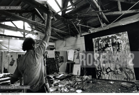 Caption: Nome: .VEDOVA EMILIO.Descrizione: .ARTE PITTORE NEL SUO STUDIO.Credit: ©Graziano Arici/Rosebud2 / Costo: .A.Nazione: .ITALIA.Cittˆ: ..Data: .1987