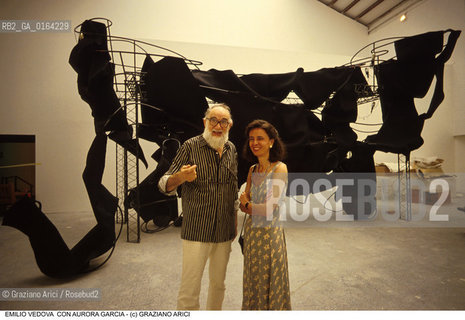 Nome: .VEDOVA EMILIO.Descrizione: .ARTE PITTORE / CON IL CRITICO E STORICO AURORA GARCIA.Credit: ©Graziano Arici/Rosebud2 / Costo: .A.Nazione: .ITALIA.Cittˆ: .MILANO.Data: .1982.