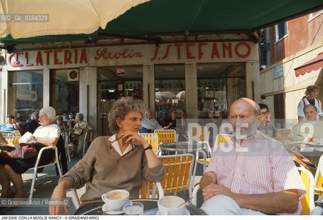 Nome: .DINE JIM.Descrizione: .ARTE PITTORE CON LA MOGLIE A VENEZIA.Credit: ©Graziano Arici/Rosebud2 / Costo: .A.Nazione: .USA.Cittˆ: ..Data: .1985.
