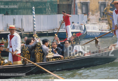Caption: Nome:.HU YAOBANG.Descrizione:.POLITICO PRESIDENTE DEL PARTITO COMUNISTA CINESE (1981-82) SEGRETARIO GENERALE (1981-87) / CON IL SINDACO DI VENEZIA NEREO LARONI ED IL MINISTRO DEGLI ESTERI GIANNI DE MICHELIS IN GONDOLA A VENEZIA .POLITICAL PRESIDENT OF CHINESE COMUNIST PARTY (1981-82) SECRETARY GENERAL /  WITH  NEREO LARONI MAYOR OF VENICE AND GIANNI DE MICHELIS FOREIGN SECRETARY IN GONDOLA IN VENICE.Credit:.G. ARICI/.Costo:.A.Nazione:.CINA.CHINA.Cittˆ:..Data:.1988