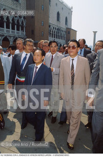 Caption: Nome:.HU YAOBANG.Descrizione:.POLITICO PRESIDENTE DEL PARTITO COMUNISTA CINESE (1981-82) SEGRETARIO GENERALE (1981-87) / CON IL SINDACO DI VENEZIA NEREO LARONI IN PIAZZA SAN MARCO .POLITICAL PRESIDENT OF CHINESE COMUNIST PARTY (1981-82) SECRETARY GENERAL /  WITH NEREO LARONI MAYOR OF VENICE IN PIAZZA SAN MARCO IN VENICE.Credit:.G. ARICI/.Costo:.A.Nazione:.CINA.CHINA.Cittˆ:..Data:.1988