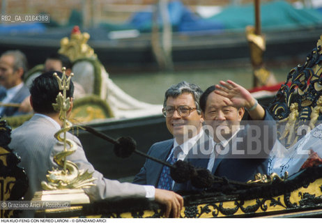 Caption: Nome:.HU YAOBANG.Descrizione:.POLITICO PRESIDENTE DEL PARTITO COMUNISTA CINESE (1981-82) SEGRETARIO GENERALE (1981-87) / CON IL SINDACO DI VENEZIA NEREO LARONI / IN GONDOLA A VENZIA .POLITICAL PRESIDENT OF CHINESE COMUNIST PARTY (1981-82) SECRETARY GENERAL /  WITH  NEREO LARONI MAYOR OF VENICE IN GONDOLA IN VENICE.Credit:.G. ARICI/.Costo:.A.Nazione:.CINA.CHINA.Cittˆ:..Data:.1988