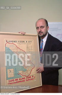 Caption: Nome: .JELINCIC ZMAGO.Descrizione: .PRESIDENTE DEL SNS PARTITO NAZIONALE SLOVENO ESTREMA DESTRA / CON CARTINA.Credit: ©Graziano Arici/Rosebud2 / Costo: .A.Nazione: .ITALIA.ITALY.Cittˆ: ..Data: .1997