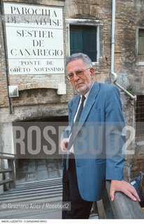 Caption: Nome:.LUZZATTO AMOS.Descrizione:.PRESIDENTE COMUNITA EBRAICA ITALIANA / GHETTO DI VENEZIA.PRESIDENT OF ITALIAN JEWISH COMUNITY  / GHETTO OF VENICE.Credit:.Graziano Arici/Rosebud2/.Costo:.A.Nazione:.ITALIA.ITALY.Cittˆ:..Data:.1996