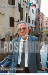 Caption: Nome:.LUZZATTO AMOS.Descrizione:.PRESIDENTE COMUNITA EBRAICA ITALIANA / GHETTO VENEZIA.PRESIDENT OF ITALIAN JEWISH COMUNITY  / GHETTO VENICE.Credit:.Graziano Arici/Rosebud2/.Costo:.A.Nazione:.ITALIA.ITALY.Cittˆ:..Data:.1996