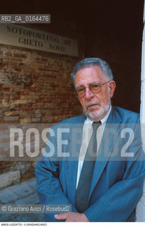 Caption: Nome:.LUZZATTO AMOS.Descrizione:.PRESIDENTE COMUNITA EBRAICA ITALIANA / GHETTO VENEZIA.PRESIDENT OF ITALIAN JEWISH COMUNITY  / GHETTO VENICE.Credit:.Graziano Arici/Rosebud2/.Costo:.A.Nazione:.ITALIA.ITALY.Cittˆ:..Data:.1996