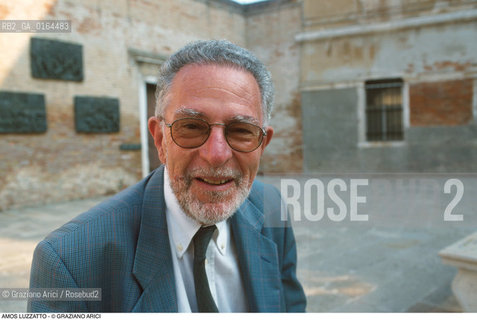 Caption: Nome:.LUZZATTO AMOS.Descrizione:.PRESIDENTE COMUNITA EBRAICA ITALIANA / GHETTO VENEZIA.PRESIDENT OF ITALIAN JEWISH COMUNITY  / GHETTO VENICE.Credit:.Graziano Arici/Rosebud2/.Costo:.A.Nazione:.ITALIA.ITALY.Cittˆ:..Data:.1996