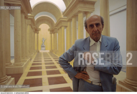Caption: Nome: .MACCHI GIULIO.Descrizione: .SCIENZA GIORNALISTA / ALLA BIENNALE ARTE DI {VENEZIA} 1986.SCIENCE JOURNALIST / AT THE BIENNALE ARTE 1986.Credit: ©Graziano Arici/Rosebud2 / Costo: .A.Nazione: .ITALIA.ITALY.Cittˆ: ..Data: .1986