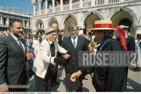 Caption: Nome: .MARIA JOSE DI SAVOIA.Descrizione: .EX REGINA DITALIA MOGLIE DI UMBERTO I DI SAVOIA / CON IL SINDACO DI VENEZIA NEREO LARONI / GONDOLIERE.EX QUEEN OF ITALY WIFE OF UMBERTO I OF SAVOIA / WITH NEREO LARONI MAYOR OF VENICE  / GONDOLIER.Credit: ©Graziano Arici/Rosebud2 / Costo: .A.Nazione: .BELGIO.BELGIUM.Cittˆ: ..Data: .1987