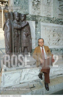 Caption: Nome: .MECCOLI SANDRO.Descrizione: .GIORNALISTA / A VENEZIA.JOURNALIST / IN VENICE.Credit: ©Graziano Arici/Rosebud2 / Costo: .A.Nazione: .ITALIA.ITALY.Cittˆ: ..Data: .1993