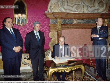 Caption: Nome: .MITTERRAND FRANCOIS-MARIE.Descrizione: .POLITICO  PARTITO SOCIALISTA FRANCESE PRESIDENTE DELLA REPUBBLICA (1981-95) /  CON IL SINDACO DI VENEZIA UGO BERGAMO E IL MINISTRO DEGLI ESTERI GIANNI DE MICHELIS .POLITICAL FRENCH SOCIALIST PARTY PRESIDENT OF REPUBLIC (1981-95) / WITH MAYOR OF VENICE UGO BERGAMO AND GIANNI DE MICHELIS FOREIGN SECRETARY .Credit: ©Graziano Arici/Rosebud2 / Costo: .A.Nazione: .ITALIA.ITALY.Cittˆ: .FRANCIA.FRANCE.Data: .1988