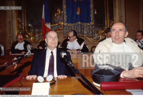 Caption: Nome: .MITTERRAND FRANCOIS-MARIE.Descrizione: .POLITICO  PARTITO SOCIALISTA FRANCESE PRESIDENTE DELLA REPUBBLICA (1981-95) / DURANTE LA SUA LAUREA AD HONORIS CAUSA CON IL RETTORE DELLUNIVERSITA DI CA FOSCARI {VENEZIA} GIOVANNI CASTELLANI.POLITICAL FRENCH SOCIALIST PARTY PRESIDENT OF REPUBLIC (1981-95) / DURING HIS HONORARY DEGREE WITH GIOVANNI CASTELLANI RECTOR OF CAFOSCARI UNIVERSITY {VENICE}.Credit: ©Graziano Arici/Rosebud2 / Costo: .A.Nazione: .FRANCIA.Cittˆ: ..Data: .1993