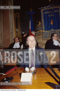 Caption: Nome: .MITTERRAND FRANCOIS-MARIE.Descrizione: .POLITICO  PARTITO SOCIALISTA FRANCESE PRESIDENTE DELLA REPUBBLICA (1981-95) / DURANTE LA SUA LAUREA AD HONORIS CAUSA ALLUNIVERSITA DI CA FOSCARI {VENEZIA} .POLITICAL FRENCH SOCIALIST PARTY PRESIDENT OF REPUBLIC (1981-95) / DURING HIS HONORARY DEGREE IN CAFOSCARI UNIVERSITY {VENICE}.Credit: ©Graziano Arici/Rosebud2 / Costo: .A.Nazione: .FRANCIA.FRANCE.Cittˆ: ..Data: .1993