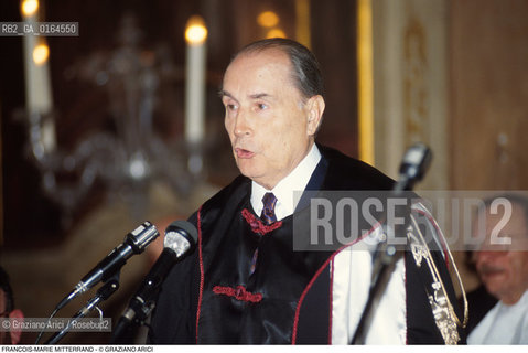 Caption: Nome: .MITTERRAND FRANCOIS-MARIE.Descrizione: .POLITICO  PARTITO SOCIALISTA FRANCESE PRESIDENTE DELLA REPUBBLICA (1981-95) / DURANTE LA SUA LAUREA AD HONORIS CAUSA ALLUNIVERSITA DI CA FOSCARI {VENEZIA} .POLITICAL FRENCH SOCIALIST PARTY PRESIDENT OF REPUBLIC (1981-95) / DURING HIS HONORARY DEGREE OF CAFOSCARI UNIVERSITY {VENICE}.Credit: ©Graziano Arici/Rosebud2 / Costo: .A.Nazione: .FRANCIA.FRANCE.Cittˆ: ..Data: .1993