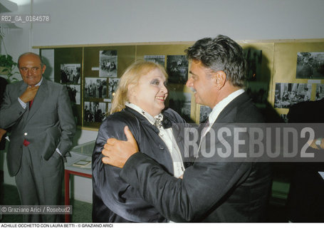 Caption: Nome: .OCCHETTO ACHILLE.Descrizione: .POLITICO SEGRETARIO DEL PARTITO COMUNISTA ITALIANO (1988-1991) SEGRETARIO DEL PDS - PARTITO DEMOCRATICO DELLA SINISTRA - (1991-1994) / CON LATTRICE LAURA BETTI.POLITICAL SECRETARY OF ITALIAN COMMUNIST PARTY  (1988-1991)  SECRETARY OF PDS (1991-1994) / WITH ACTRESS LAURA BETTI.Credit: ©Graziano Arici/Rosebud2 / Costo: .A.Nazione: .ITALIA.ITALY.Cittˆ: ..Data: .1988