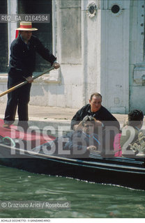 Caption: Nome: .OCCHETTO ACHILLE.Descrizione: .POLITICO SEGRETARIO DEL PARTITO COMUNISTA ITALIANO (1988-1991) SEGRETARIO DEL PDS - PARTITO DEMOCRATICO DELLA SINISTRA - (1991-1994) / IN GONDOLA (BARCA) A VENEZIA.POLITICAL SECRETARY OF ITALIAN COMMUNIST PARTY  (1988-1991)  SECRETARY OF PDS (1991-1994) / IN GONDOLA (BARCA) IN VENICE.Credit: ©Graziano Arici/Rosebud2 / Costo: .A.Nazione: .ITALIA.ITALY.Cittˆ: ..Data: .1990