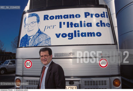 Caption: Nome: .PRODI ROMANO.Descrizione: .ECONOMIA PROFESSORE UNIVERSITARIO POLITICO ULIVO CANDIDATO PRESIDENTE DEL CONSIGLIO / PULLMAN.ECONOMY UNIVERSITY PROFESSOR POLITICAL ULIVO PRIME MINISTER CANDITATE / PULLMAN.Credit: ©Graziano Arici/Rosebud2 / Costo: .A.Nazione: .ITALIA.ITALY.Cittˆ: .PADOVA.PADUA.Data: .1996