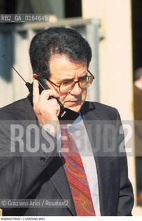 Caption: Nome: .PRODI ROMANO.Descrizione: .ECONOMIA PROFESSORE UNIVERSITARIO POLITICO ULIVO CANDIDATO PRESIDENTE DEL CONSIGLIO / AL TELEFONINO.ECONOMY UNIVERSITY PROFESSOR POLITICAL ULIVO PRIME MINISTER CANDITATE .Credit: ©Graziano Arici/Rosebud2 / Costo: .A.Nazione: .ITALIA.ITALY.Cittˆ: ..Data: .1996